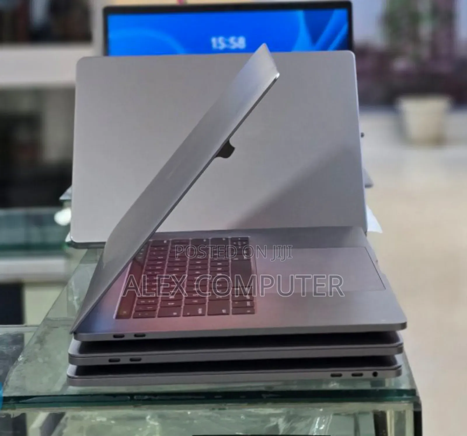 New Laptop Apple MacBook Pro 2017 16GB Intel Core i7 SSD 512GB