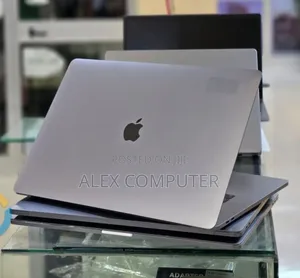 New Laptop Apple MacBook Pro 2017 16GB Intel Core i7 SSD 512GB