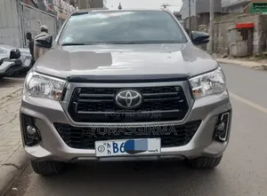 Toyota Hilux 2020 Brown