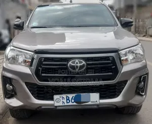 Toyota Hilux 2020 Brown