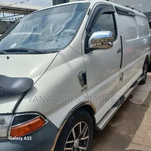 Toyota HiAce 2006