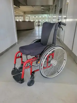 Adaptable Rigid-Frame Wheelchair That Combines Stability, Comfort