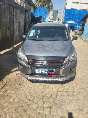 Mitsubishi Attrage 2021 Silver
