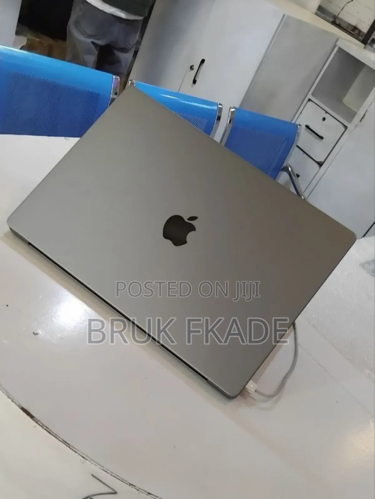 New Laptop Apple MacBook Pro 2021 M1 32GB Apple M1 Pro SSD 1T