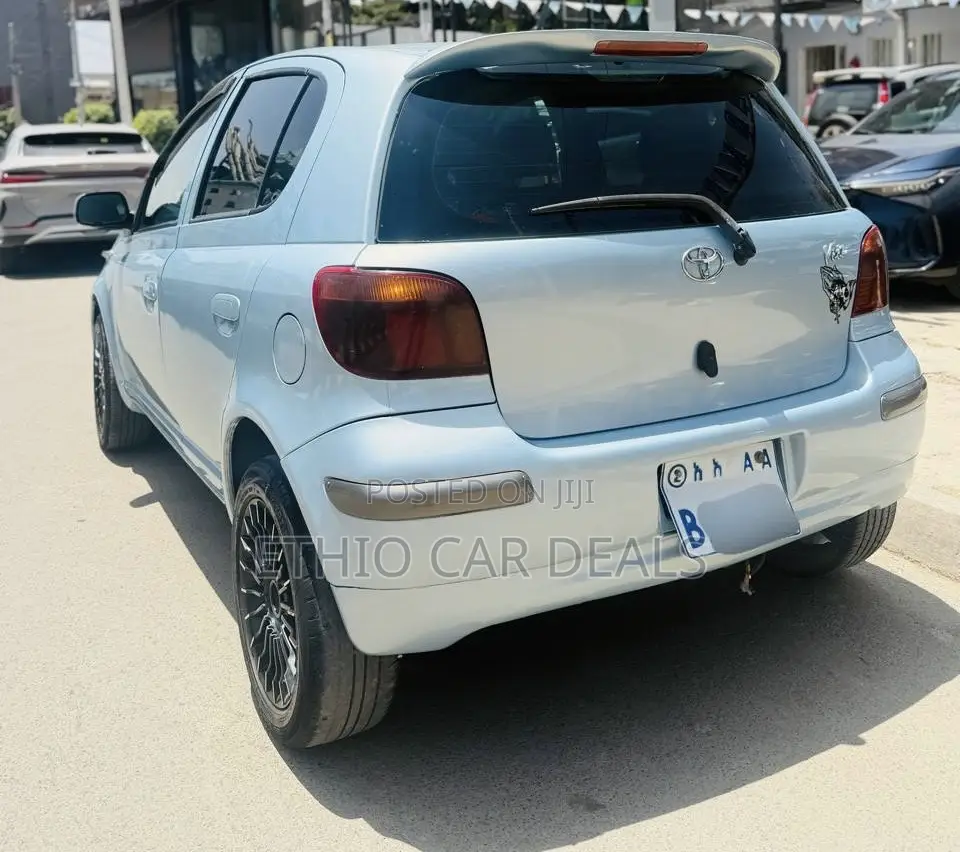 Toyota Vitz 2004 Blue