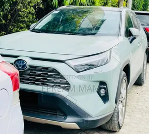 Toyota RAV4 2022 White