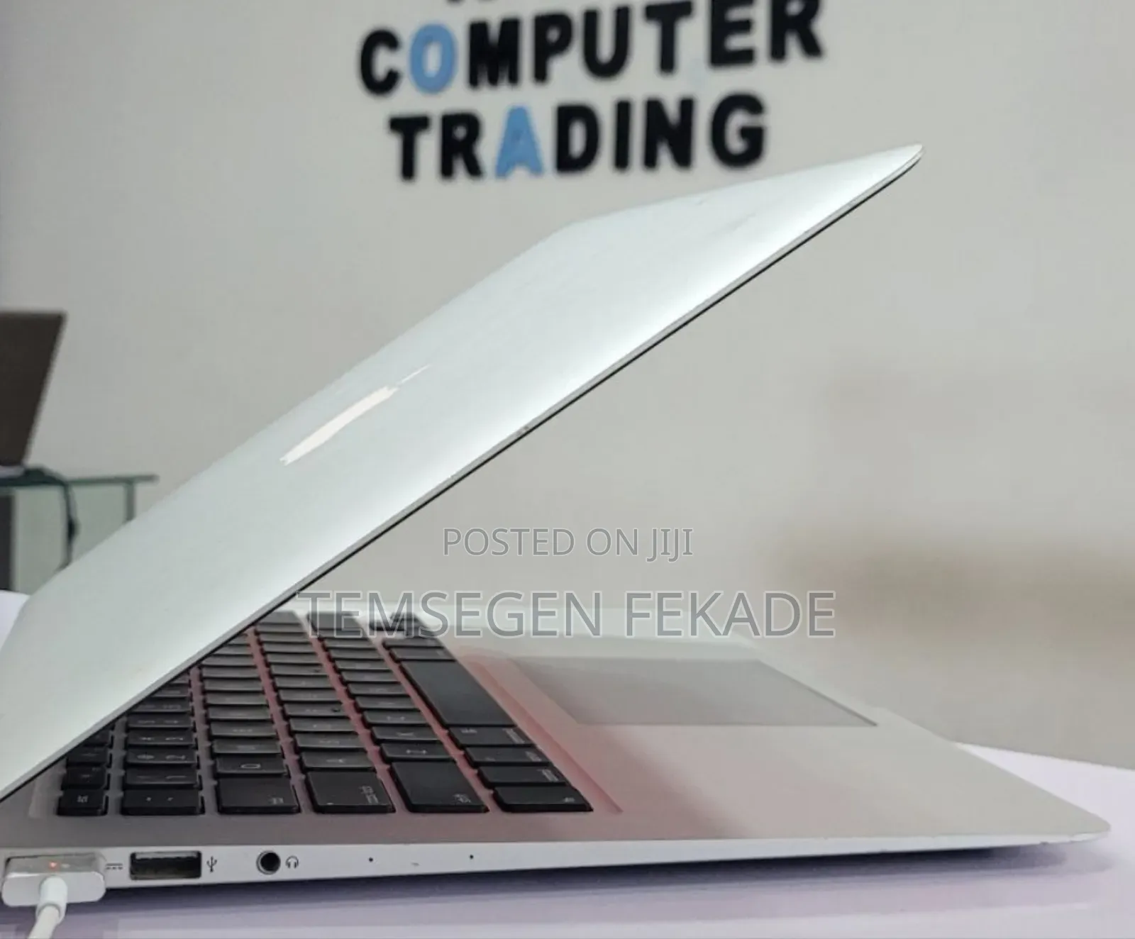 New Laptop Apple MacBook Air 8GB Intel Core i7 SSD 512GB