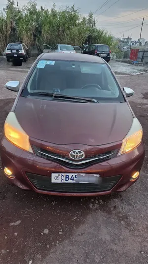 Toyota Yaris 2011 Burgundy