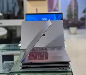 New Laptop Apple MacBook Pro 2017 16GB Intel Core i7 SSD 512GB