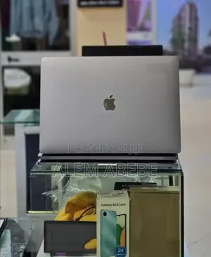 New Laptop Apple MacBook Pro 2017 16GB Intel Core i7 SSD 512GB