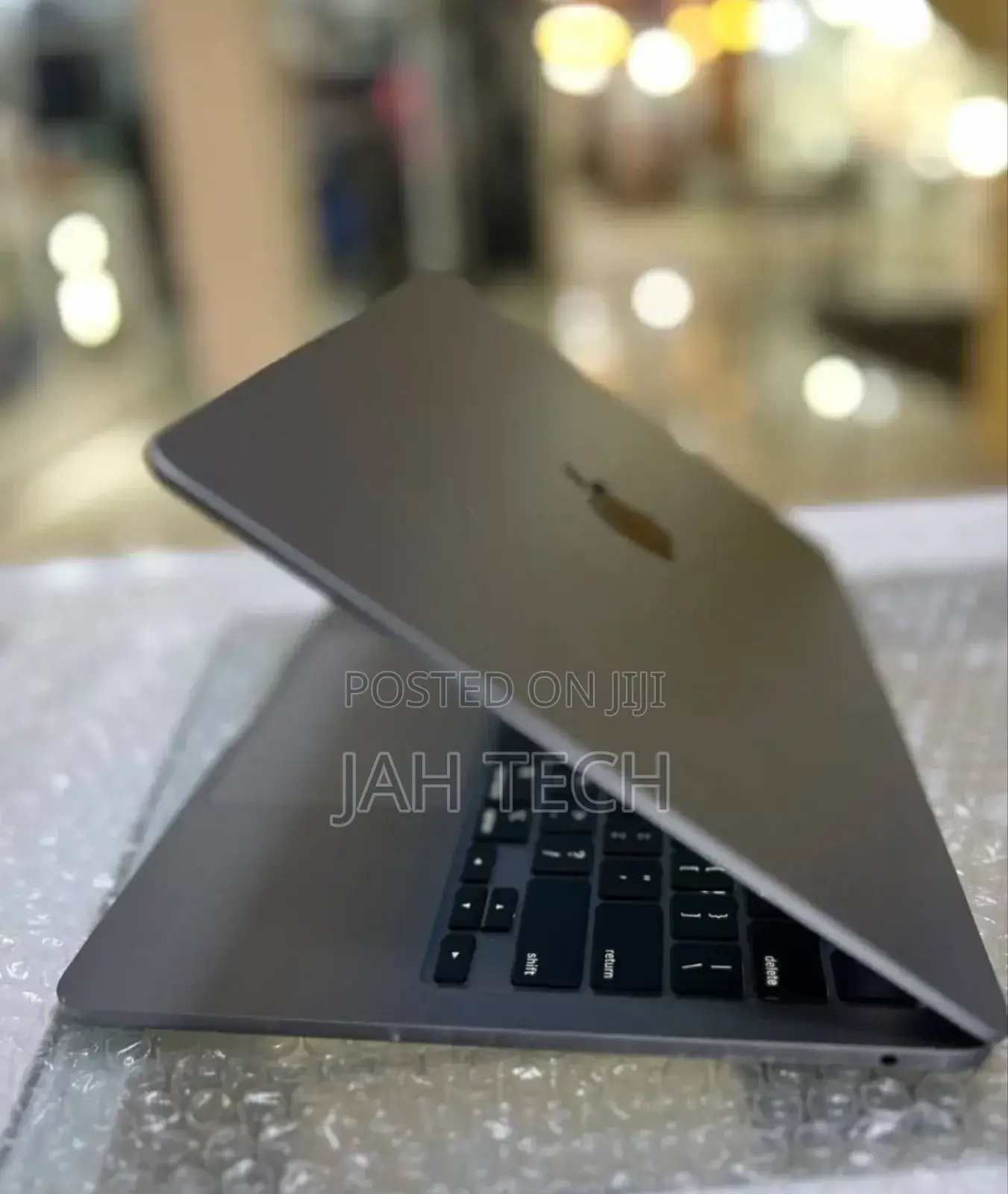 New Laptop Apple MacBook Air 2022 M2 8GB Apple M2 SSD 256GB