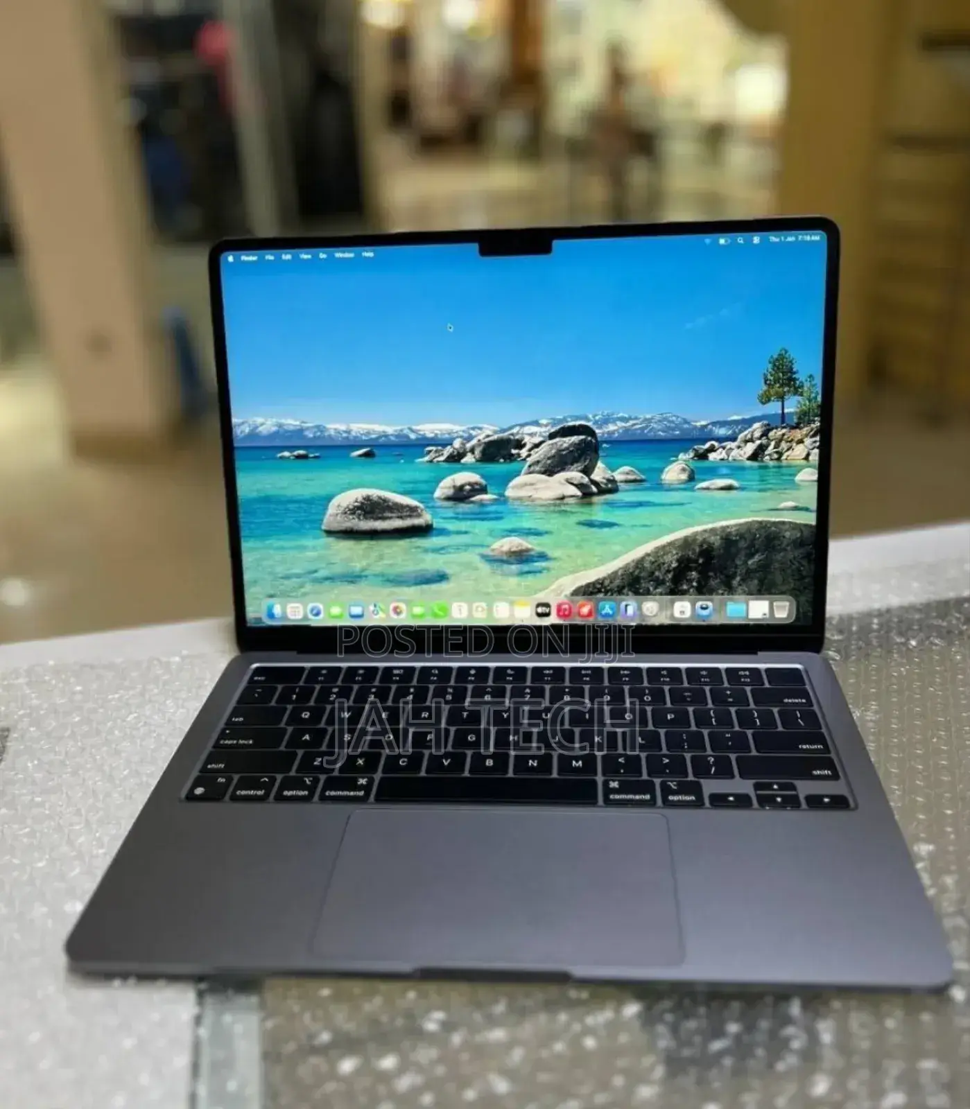 New Laptop Apple MacBook Air 2022 M2 8GB Apple M2 SSD 256GB
