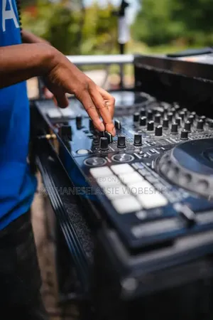Dj ጄጄ ዲኮር እና ዲጄ ከ ብር ፖኬጅ ጀምሮ