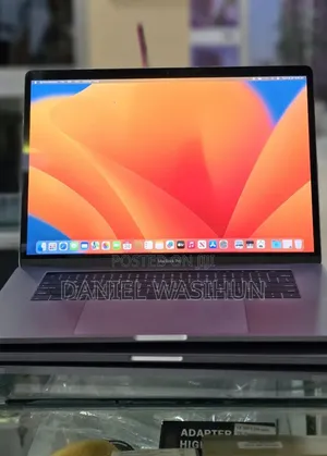 New Laptop Apple MacBook Pro 2017 16GB Intel Core i7 SSD 512GB