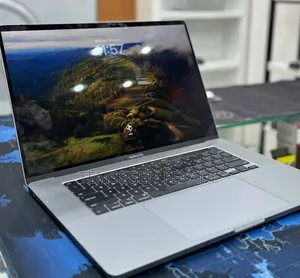 New Laptop Apple MacBook Pro 16GB Intel Core i7 SSD 512GB
