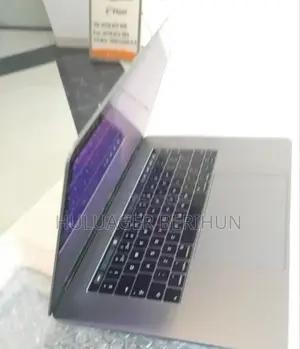 New Laptop Apple MacBook Pro 2017 16GB Intel Core i7 SSD 512GB