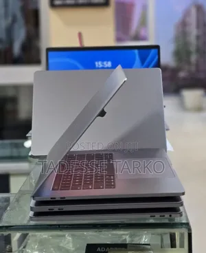 New Laptop Apple MacBook Pro 2017 16GB Intel Core i7 SSD 512GB