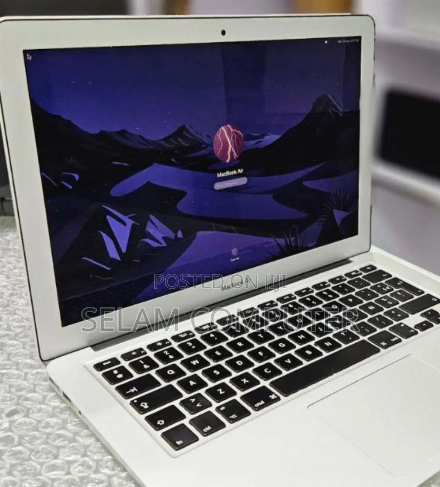 New Laptop Apple MacBook Pro 2017 8GB Intel Core i7 SSD 512GB