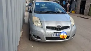 Toyota Yaris 2010 Silver