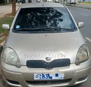 Toyota Vitz 2003 Silver