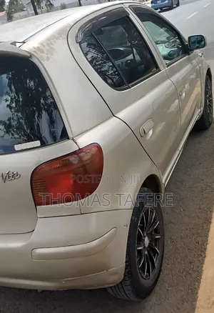 Toyota Vitz 2003 Silver