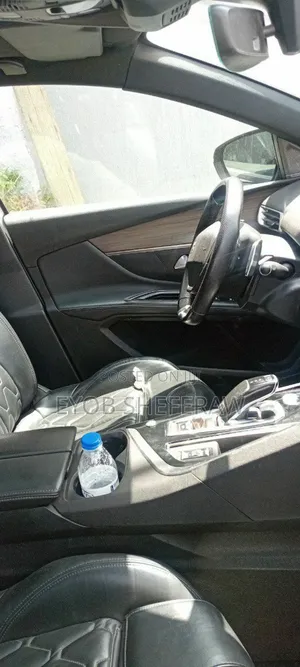Peugeot 5008 2022 White