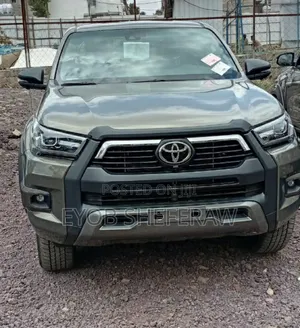 New Toyota Hilux 2025 Gold