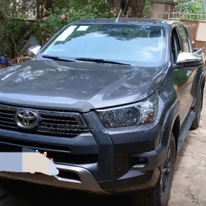 Toyota Hilux 2022 Gray