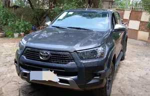 Toyota Hilux 2021 Maroon
