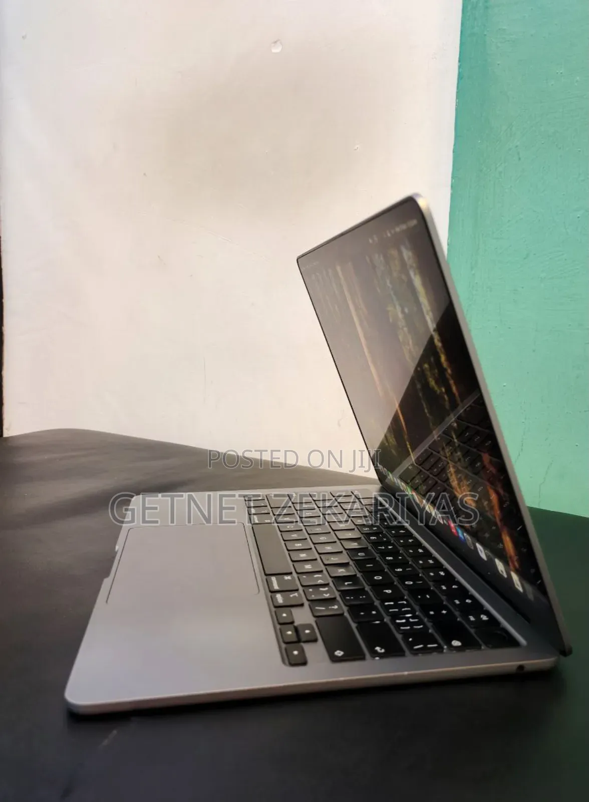 New Laptop Apple MacBook Air 2022 M2 8GB Apple M2 SSD 256GB
