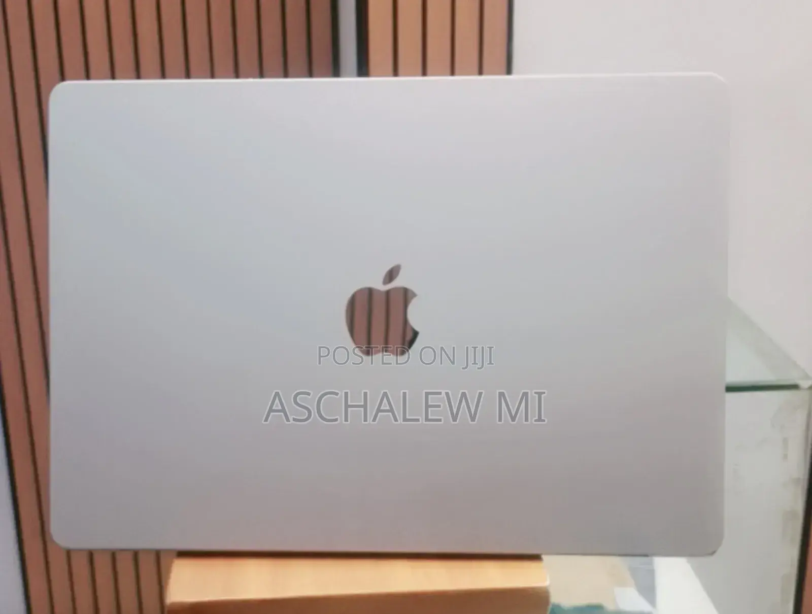 New Laptop Apple MacBook Air 2024 M3 15-inch 8GB Apple M3 SSD 256GB