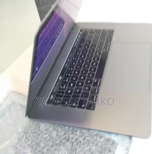New Laptop Apple MacBook Pro 2017 16GB Intel Core i7 SSD 512GB