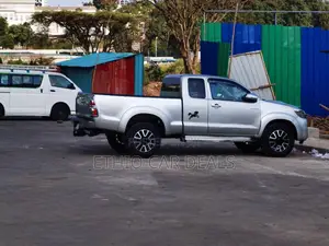 Toyota Hilux 2012 Silver