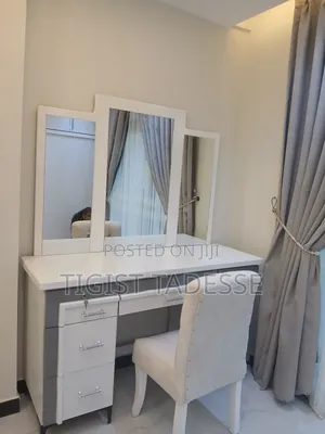 Dressing Table Made of HDF With Chair