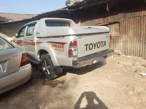 Toyota Hilux 2014 Teal