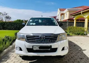 Toyota Hilux 2.5 D-4D 4X4 SRX 2012 White
