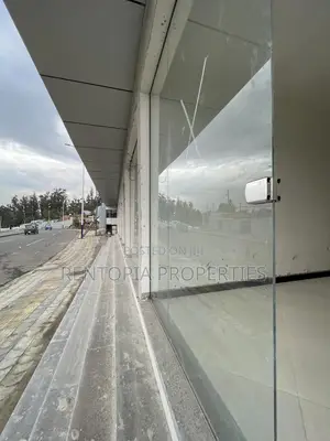 Commercial Space for Coffee Shop,Boutique for Rent!
