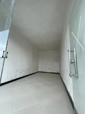 Commercial Space for Coffee Shop,Boutique for Rent!