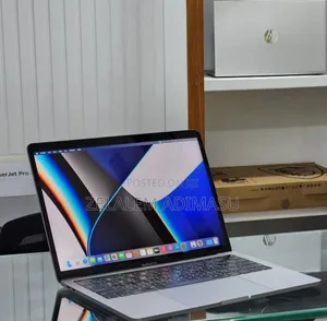 New Laptop Apple MacBook Pro M1 16GB Apple M1 Pro SSD 256GB