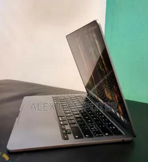 New Laptop Apple MacBook Air 2022 M2 8GB Apple M1 SSD 512GB