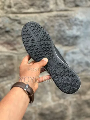 New Arrival TBL Tianbaoloun Black Futsal Soccer Cleats