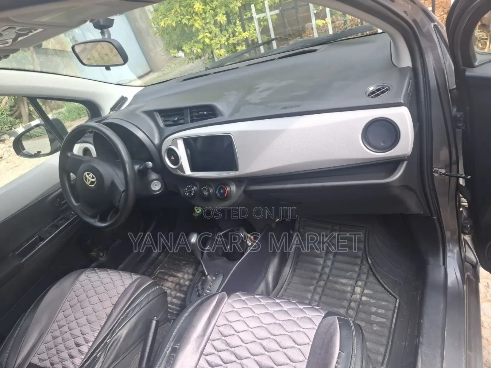 Toyota Yaris 2011 Black