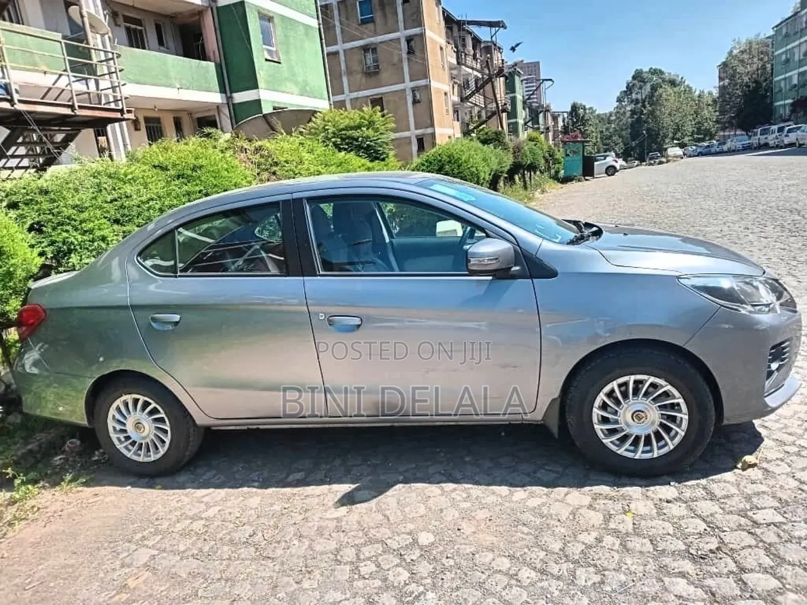 Mitsubishi Attrage 2022 Silver