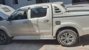 Toyota Hilux 2013 Gold