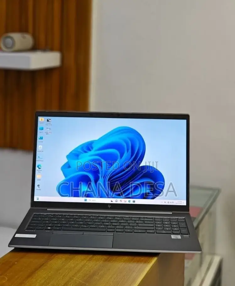New Laptop HP ZBook Firefly 14 G7 16GB Intel Core i7 SSD 512GB