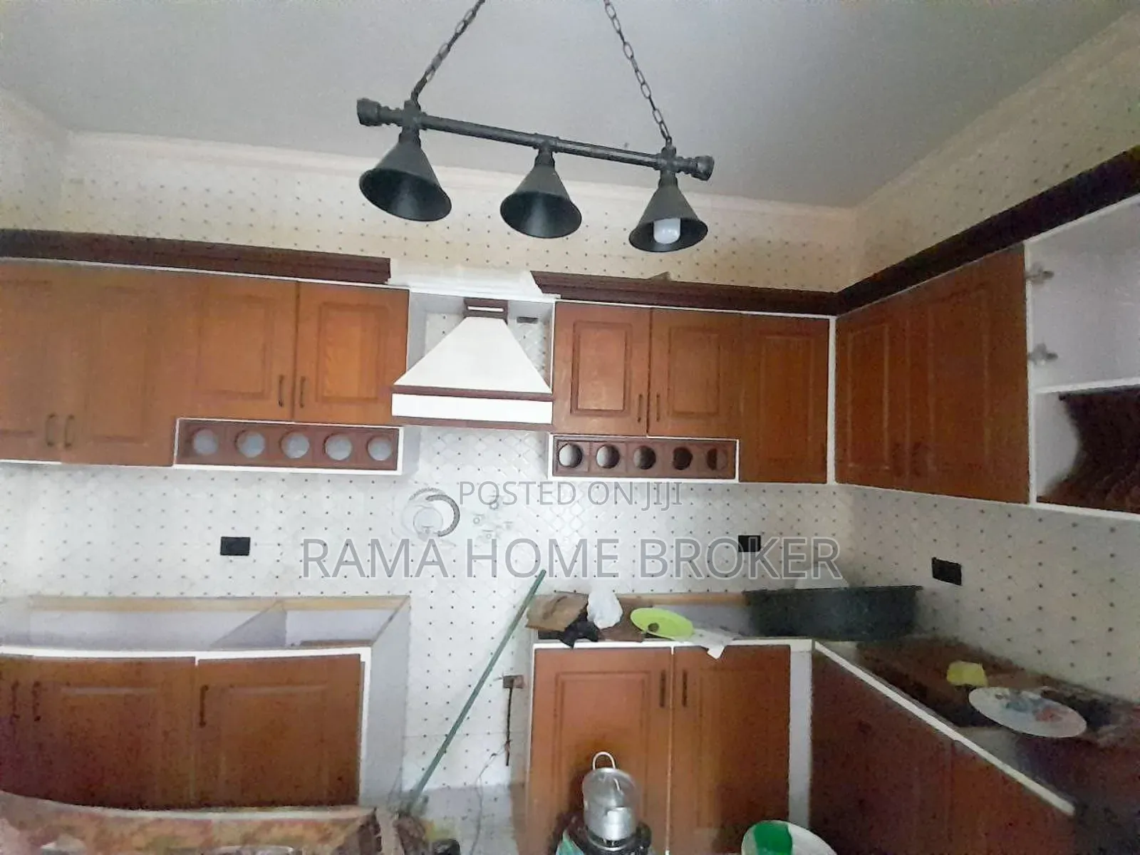 Furnished 6bdrm Apartment in አያት, Yeka for sale