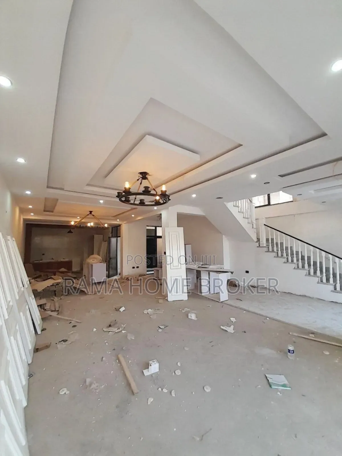 Furnished 6bdrm Apartment in አያት, Yeka for sale