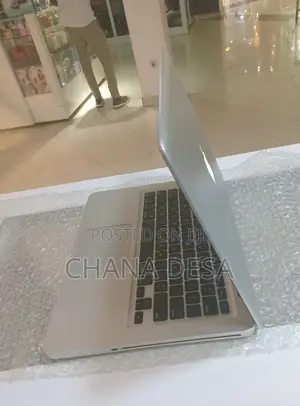 New Laptop Apple MacBook Pro 8GB Intel Core i5 SSD 256GB