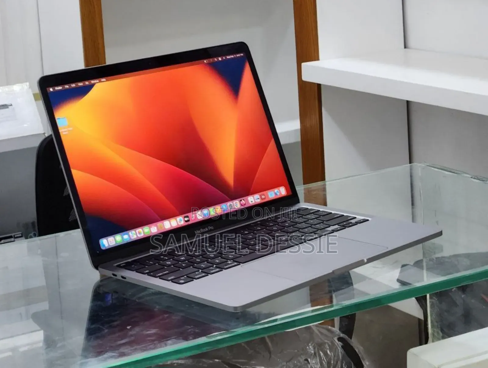 New Laptop Apple MacBook Pro 2022 M2 8GB Apple M2 SSD 256GB