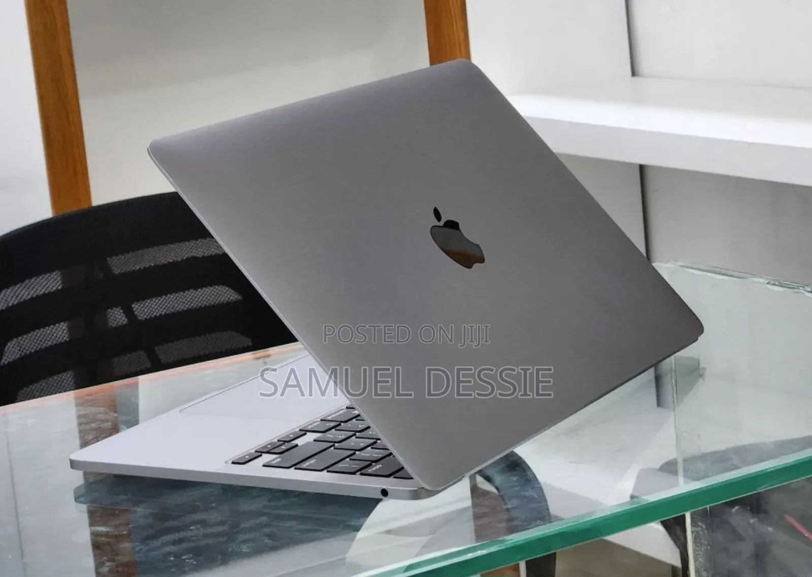 New Laptop Apple MacBook Pro 2022 M2 8GB Apple M2 SSD 256GB